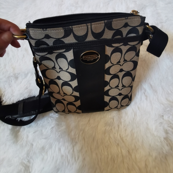 Coach Handbags - Coach crossbody